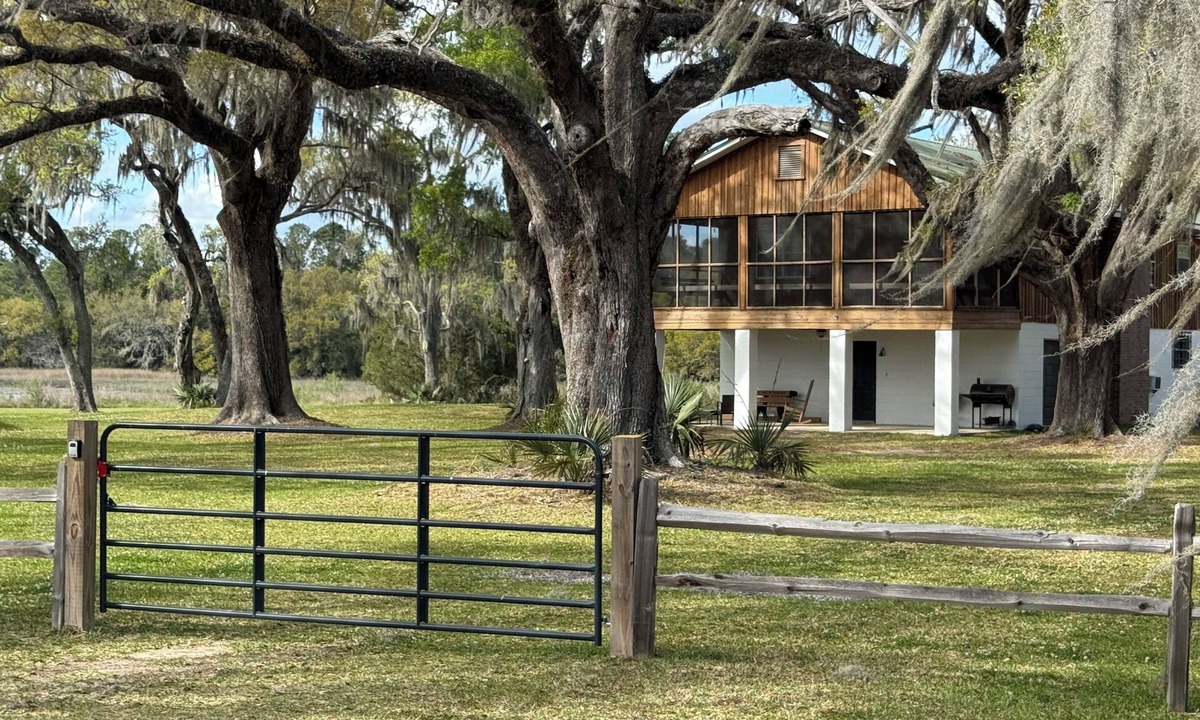 Rantowles Cabin | Cottage on the Toogoodoo Creek - Enjoy a peaceful retreat with dock & boat ramp