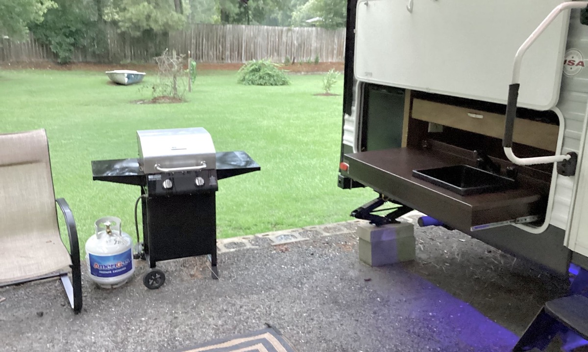 Ladson House | Country camping feel in the middle of Charleston Metro Area