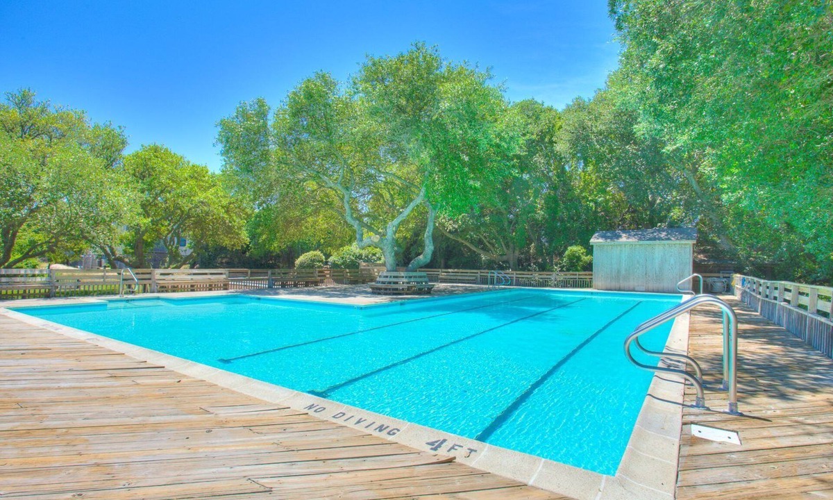 Sea Acres Condo | Cozy 3-Bedroom Retreat in Duck – Walk to Beach!