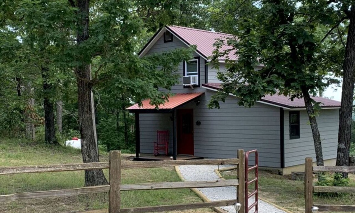 Harrison Cabin | Cozy Cabin Rental near Ozark National Forest for a Relaxing Weekend Getaway in Arkansas