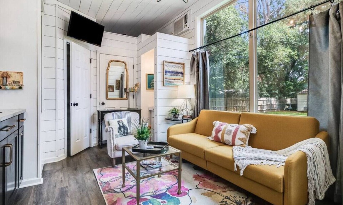 Lafayette Cottage | Cozy Cottage · Cozy tiny house living w/beautiful courtyard
