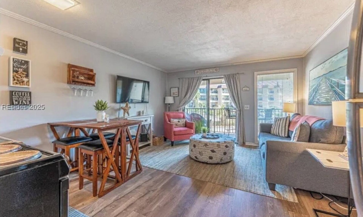 Folly Field Condo | Cozy Crab - Delightful 1-bedroom condo, 2 minutes from beach on Hilton Head