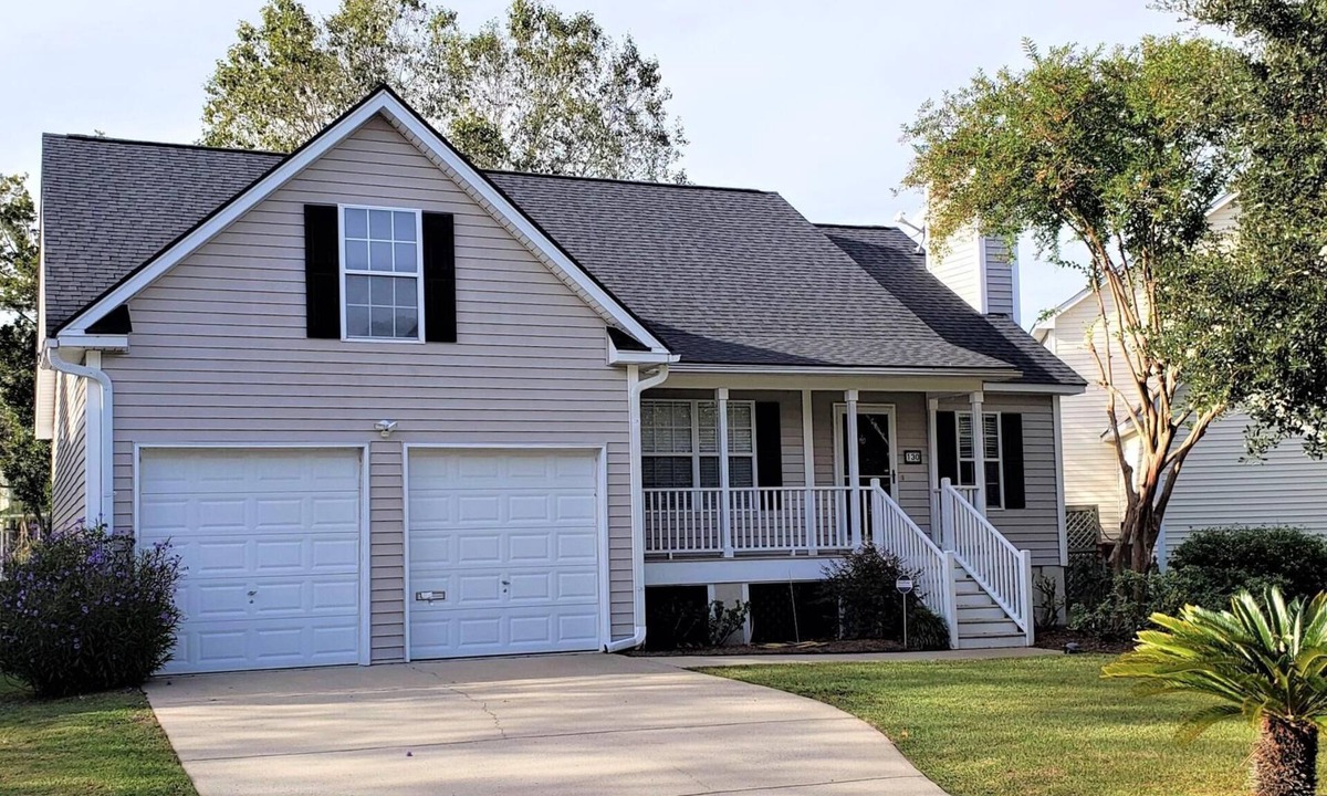 Charleston House | Cozy Furnished James Island home 3- Miles to Folly, 4- Downtown, NO SUBLETS