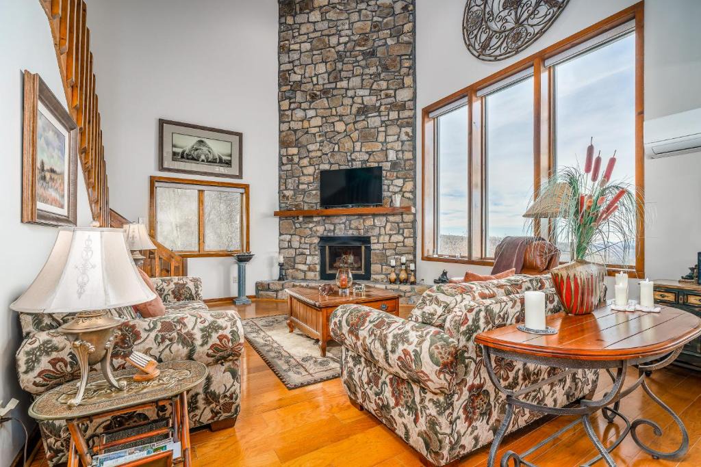 Sugar Mountain Hotel | Crest 100A