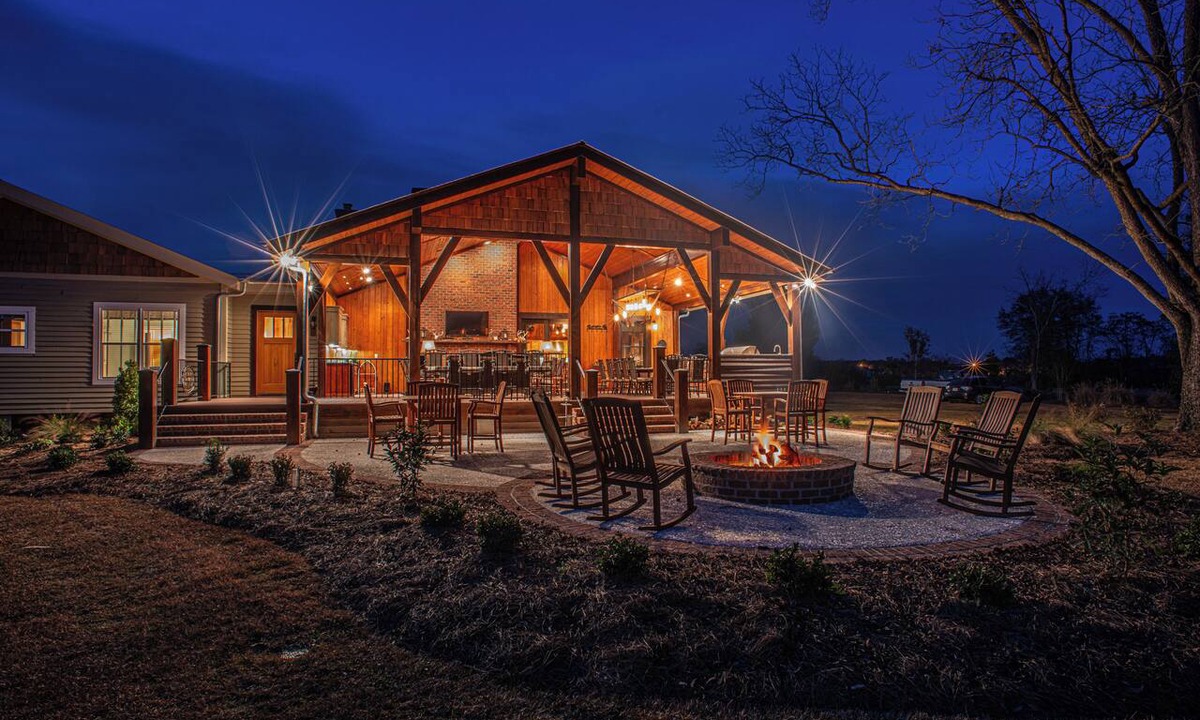 Orangeburg County Cabin | Cypress Creek Lodge - Spacious 8 bedroom 7 bathroom lodge