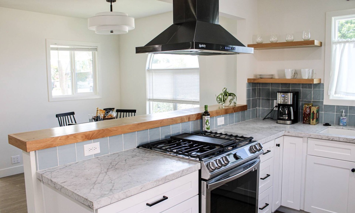 Del Aire House | Designer Remodel 3 bed/2 bath Beach House Near LAX
