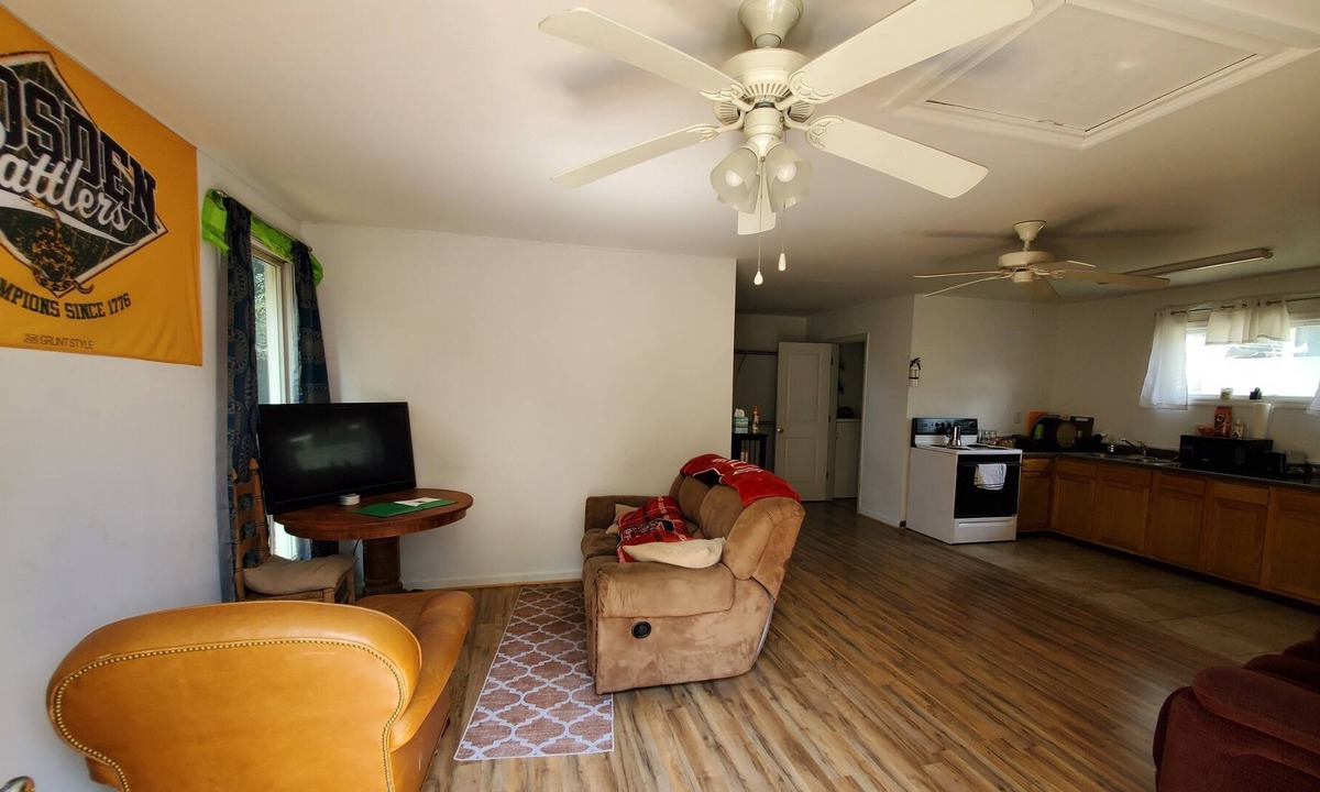 North Charleston Apartment | Detached Studio w/house accommodations - 9 min from airport/15 min from downtown