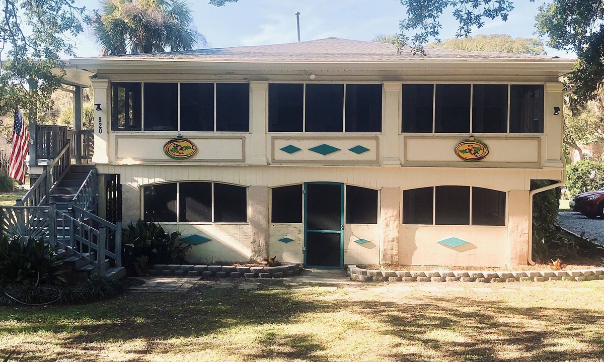 Folly Beach House | Discounted Rates for August 2026. Only 200 steps to the ocean.