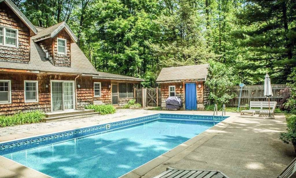 Harbert House | Dog-friendly home w/private heated pool, free WiFi, gas grill, & washer/dryer