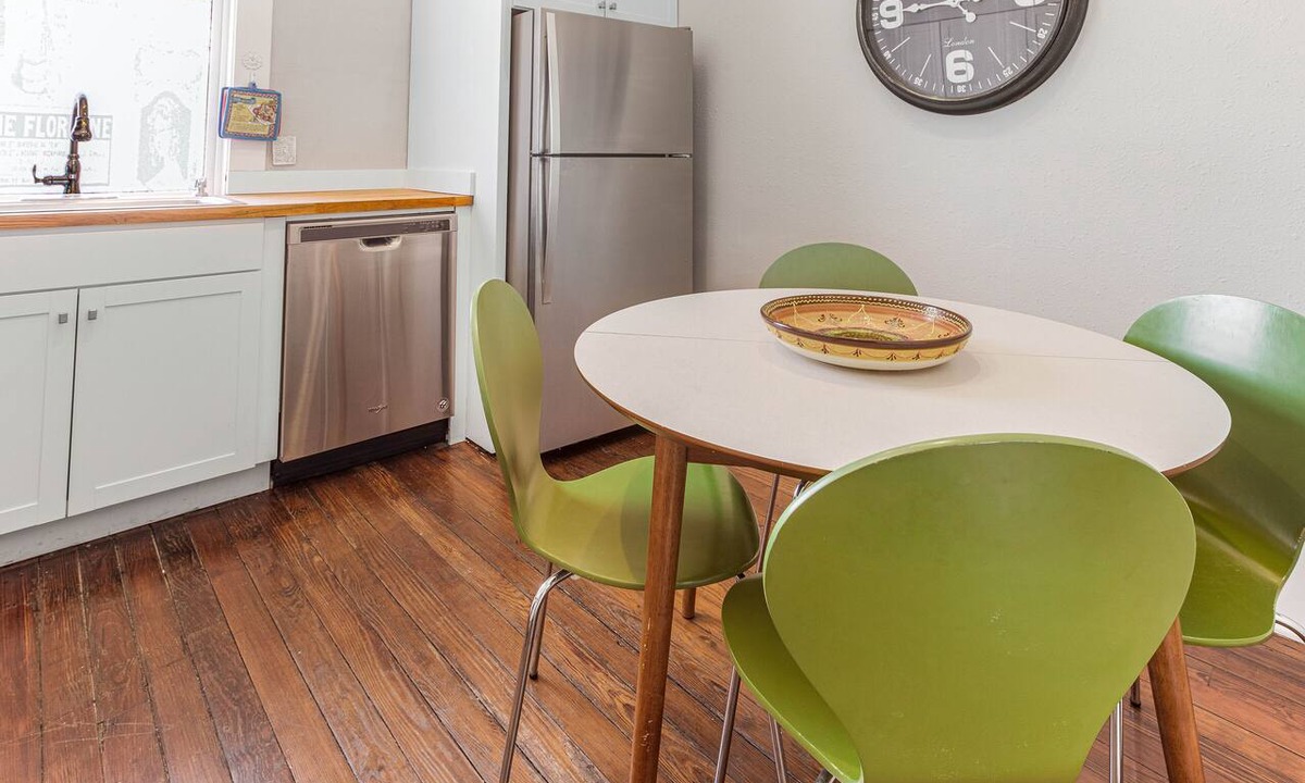 Historic District - North Apartment | Downtown Digs for Four, Walk Everywhere by Lucky Savannah