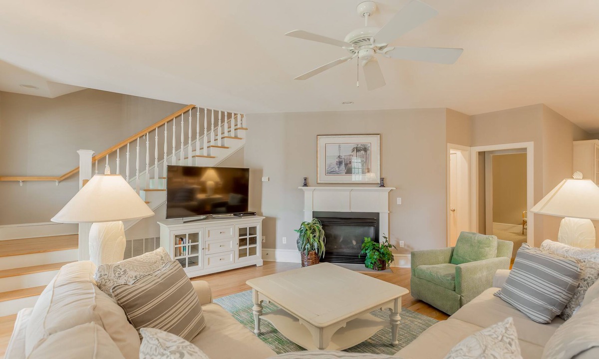 Rehoboth Beach House | Downtown Rehoboth Beach Townhouse 5 Primary Bedrooms Porch