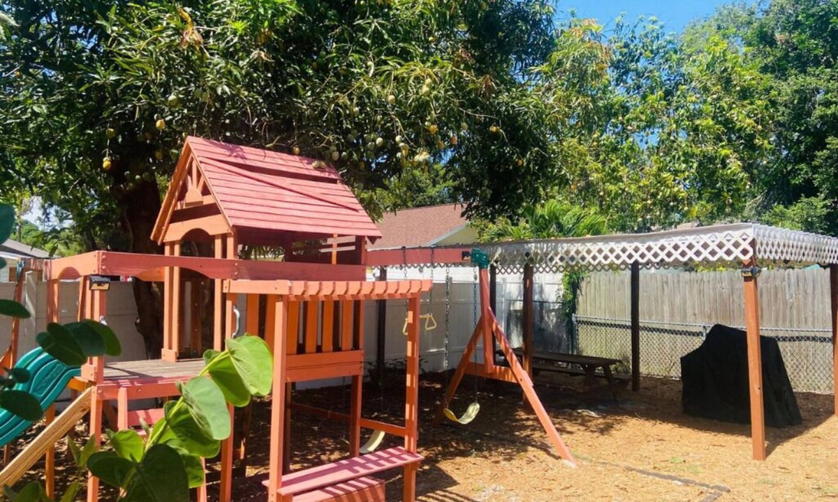 Park East House | Downtown Sarasota Florida Vacation Rental 3BR/1.5BA House, Near Beaches, Unit 1