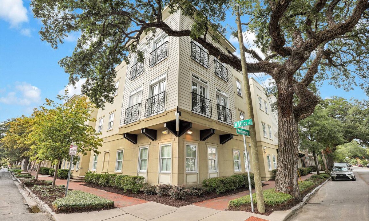 Old West Broad Neighborhood House | Entire Building Buyout + Full Kitchens | Historic District | The Juliette