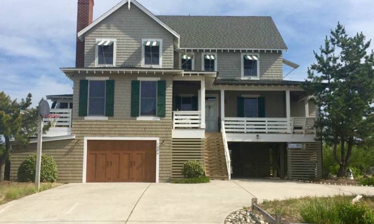 Ocean Hill Cottage | Experience the magic of Corolla - Steps to Beach Ocean Views 6 bedrooms Extras