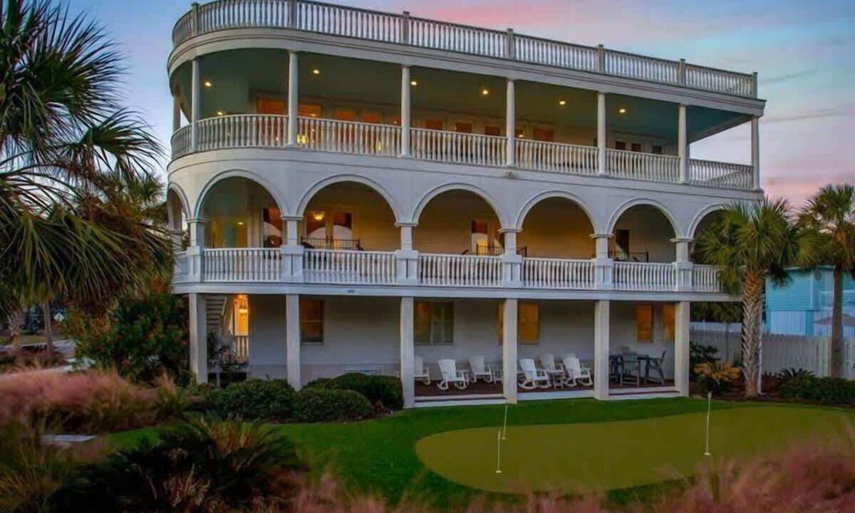 Isle of Palms House | Family Home-11 Bedroom, Pool, Hot Tub, Billiard Room, Elevator, Putting Green - Sea Palace