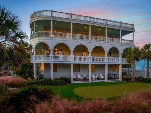 Isle of Palms House | Family Home-11 Bedroom Pool Hot Tub Billiard Room Elevator Putting Green - Sea Palace