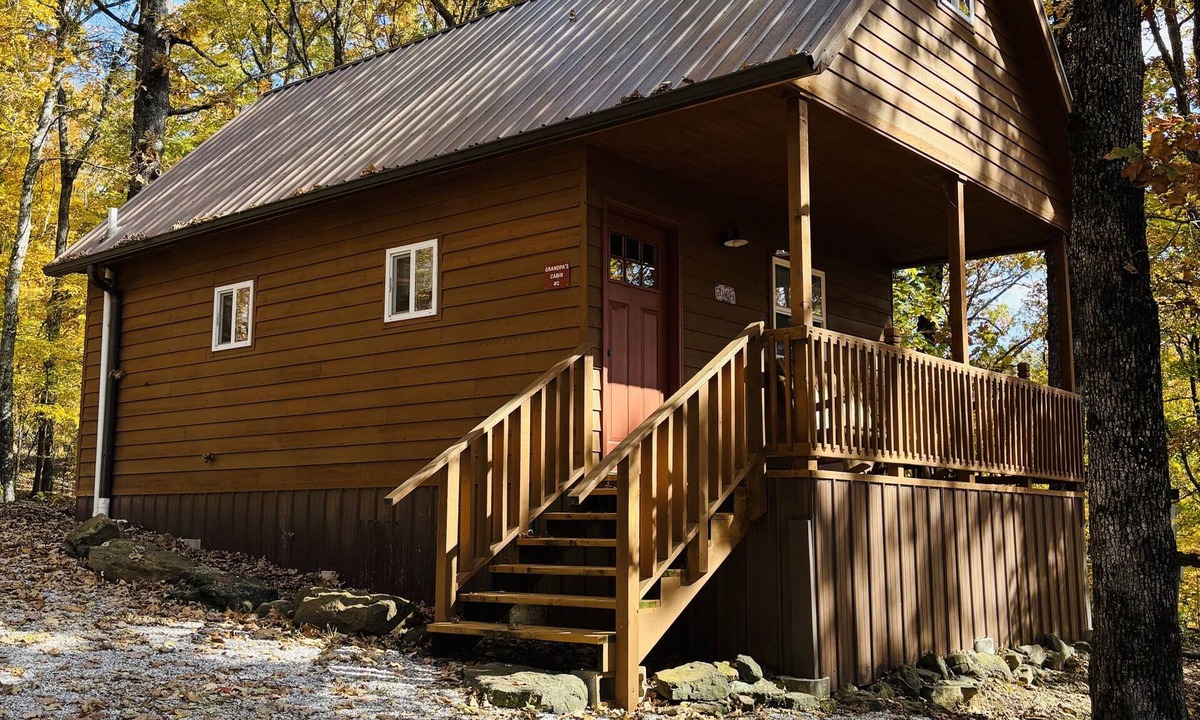 Winslow Cabin | Grandpa's cabin nestled in a little woodland village - playground & pond access