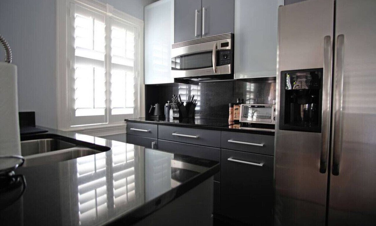 Historic District - North Apartment | Hamilton Carriage A