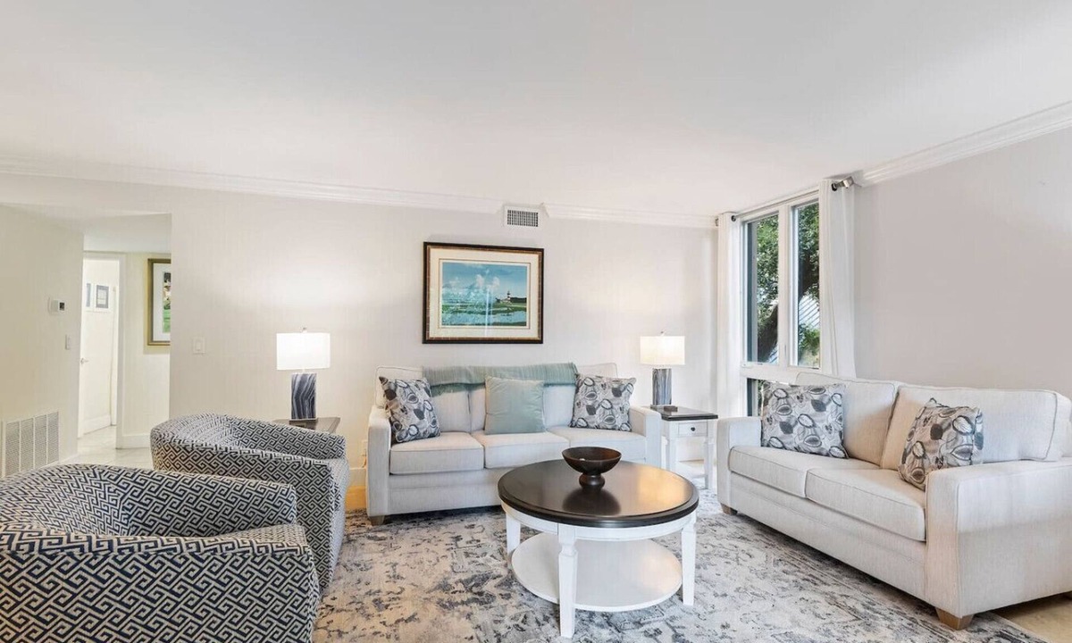 Harbour Town Villa | Harbour Town Retreat Steps to Marina Pool & Golf in Sea Pines