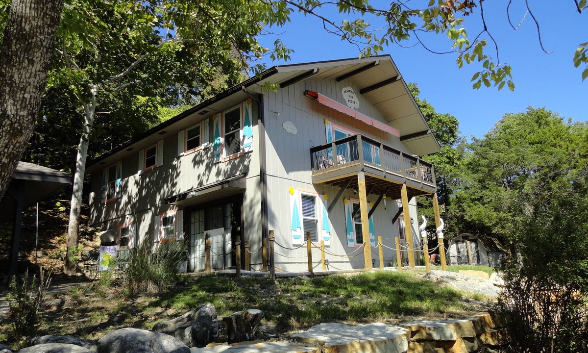 Lost Bridge Village House | Heavens Hip Pocket-Lake View-5 min walk to Pool and Lake!