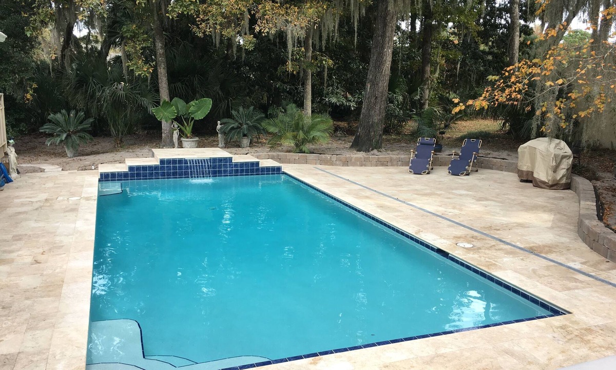 Shipyard Plantation House | "Hidden Jade", heat/cool large private pool, sleeps 14, near Beach! Dog-friendly