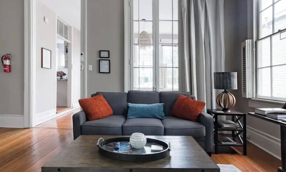 Harleston Village Apartment | Historic Charleston Retreat | Parking + Courtyard