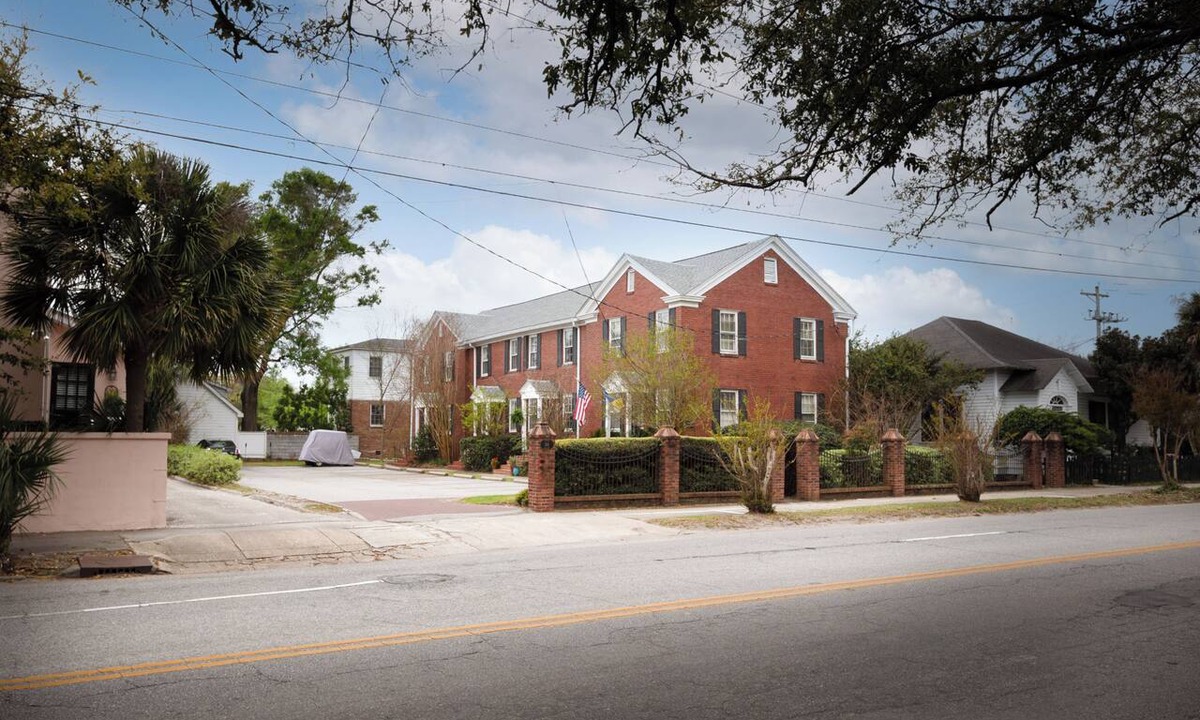 South of Broad House | Historic Charleston Rowhome in heart of downtown, walkable, private and charming