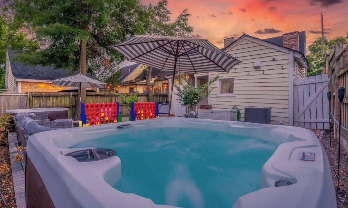 Historic Downtown Savannah Cottage | Historic District - Hot Tub - Walk to Forsyth Park