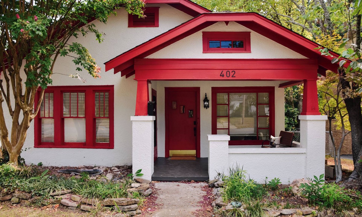 Benton House | Historic Home in Downtown Benton located steps from the Square