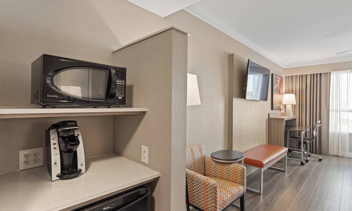Highlands - Perkins Hotel | Holiday Inn Baton Rouge College Drive I-10 by IHG