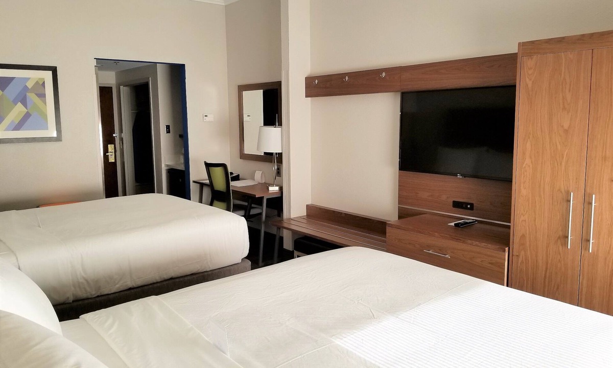 Dentsville Hotel | Holiday Inn Express Columbia NE - Fort Jackson by IHG
