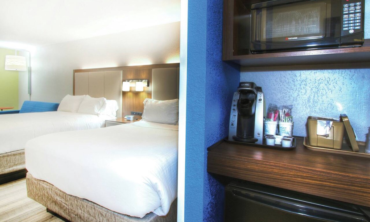 Magnolia Hotel | Holiday Inn Express Hotel & Suites Magnolia-Lake Columbia by IHG