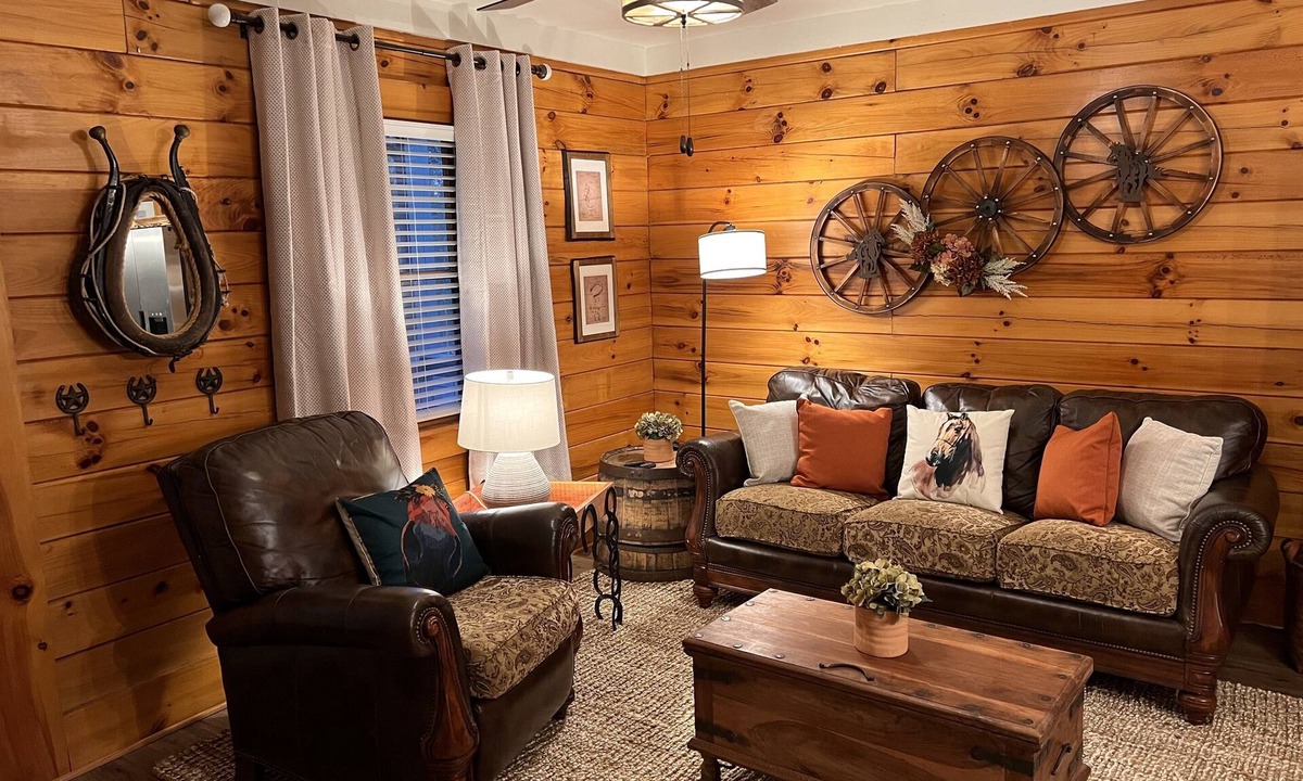 Hot Springs Cabin | Horse Cabin - By Magic Springs, Off-Road Park