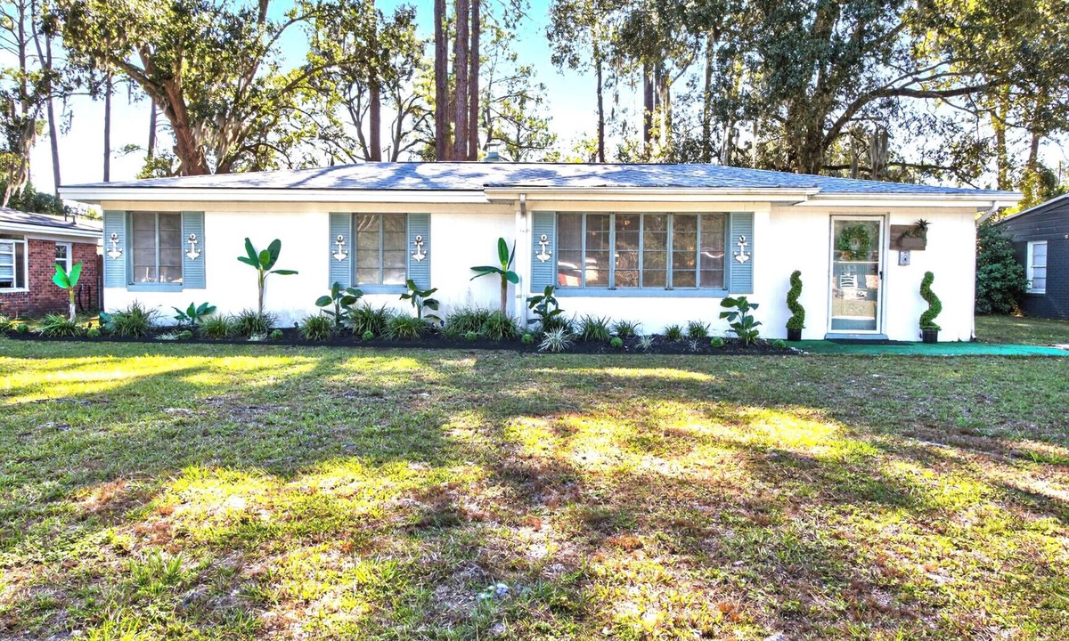 Midtown House | Huge backyard Close to Downtown Quiet neighborhood