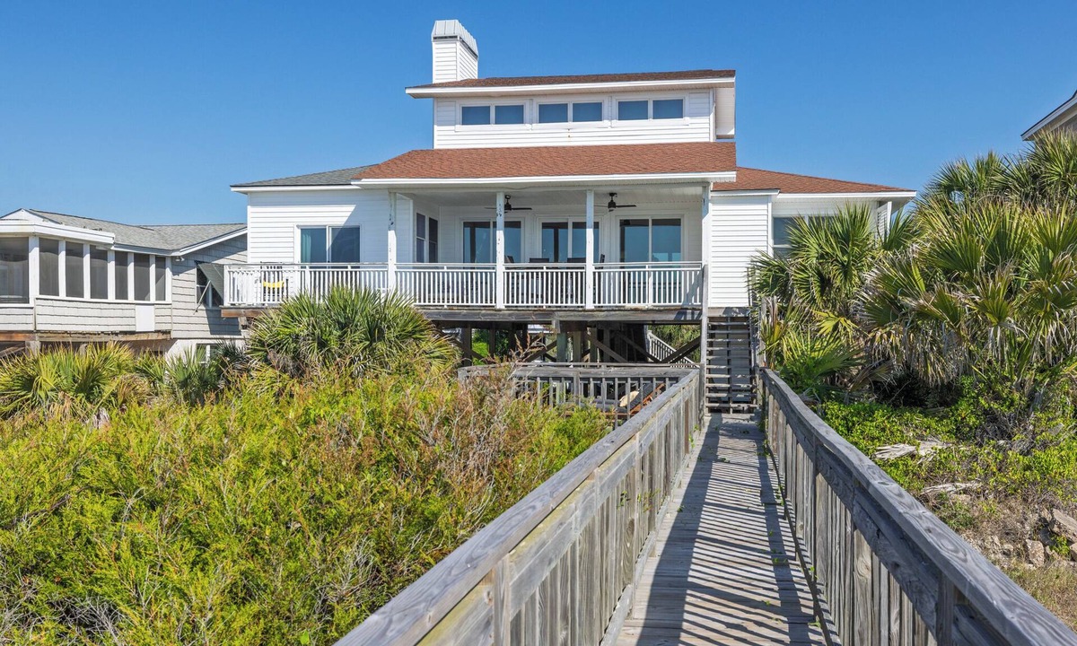 Folly Beach House | Humphrey's Hideaway - Stunning Design - Beachfront Folly