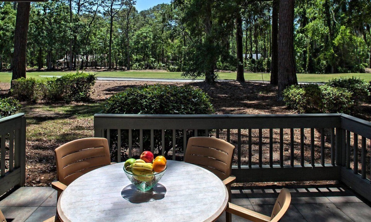 Shipyard Plantation Resort | Inside The Shipyard gated community near Coligny Beach, Sleeps 6: 2BR/2BA, Bikes