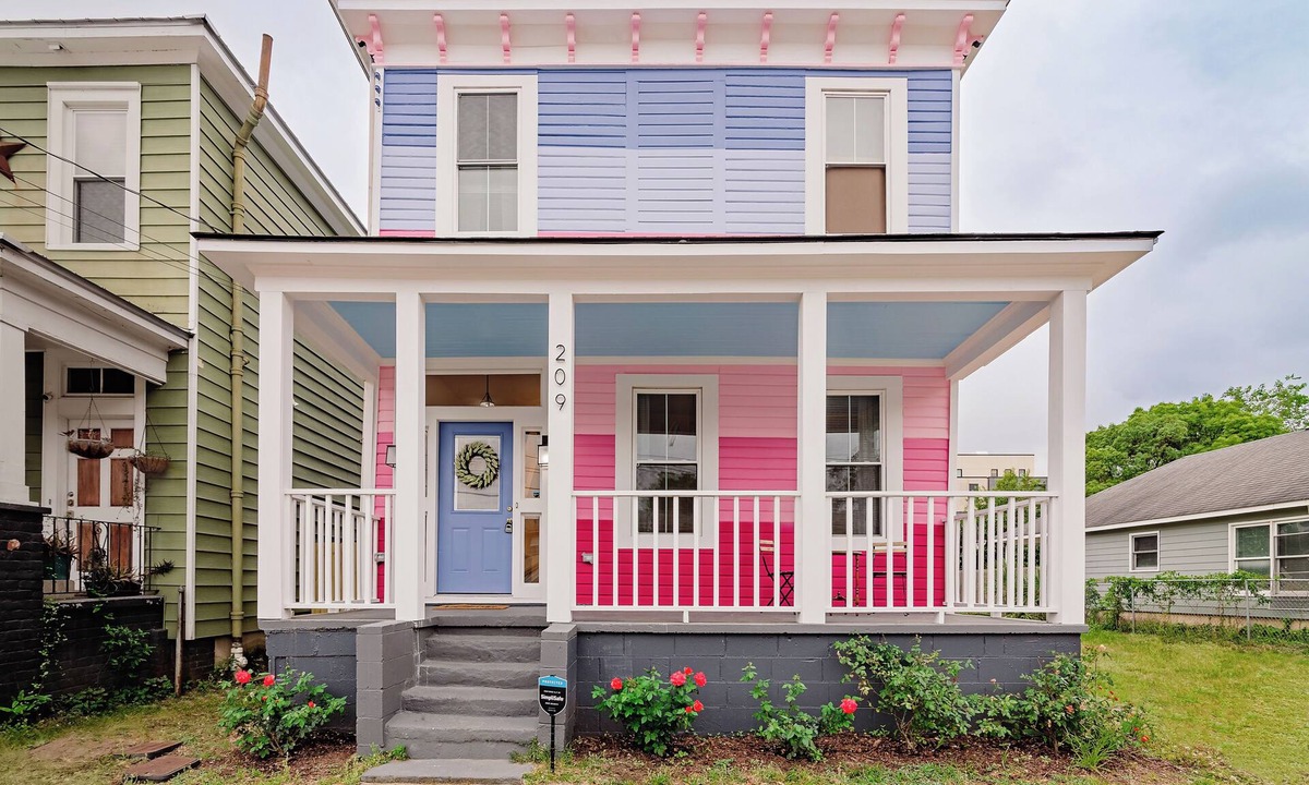 Metropolitan House | Iris House 5BR Girly Bachelorette Getaway in Savannah, GA