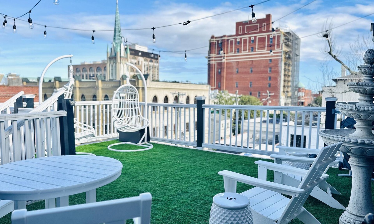 Historic Downtown Savannah Condo | Jones St Penthouse with PRIVATE Rooftop & Spectacular Views ~ FREE Golf Cart