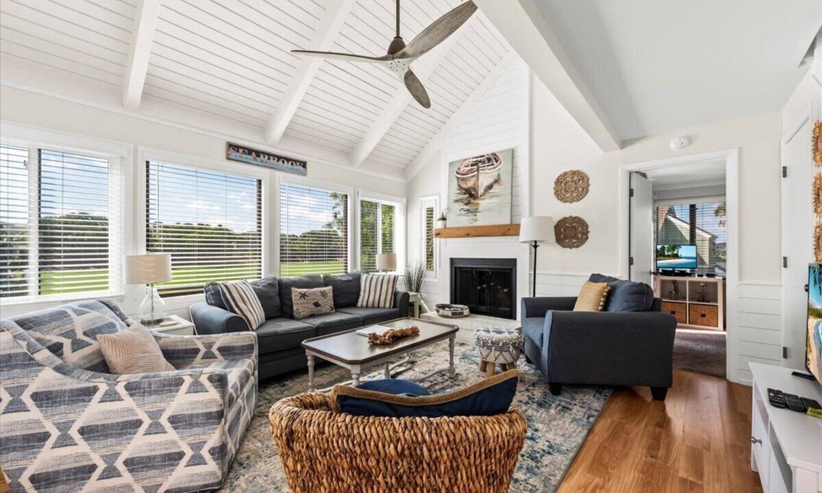Sealoft Villas Villa | Kings Tide Cottage by Sandpiper | Near Beach