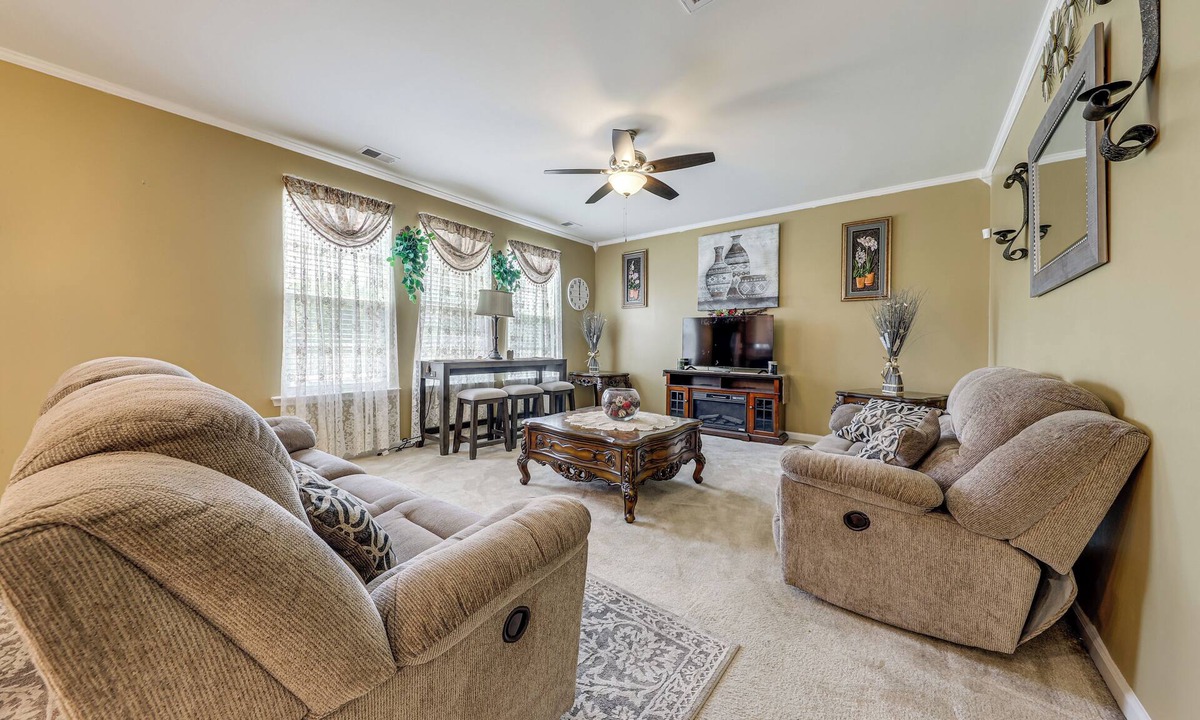 Moncks Corner House | Lakes, Gardens & More! Getaway in Moncks Corner