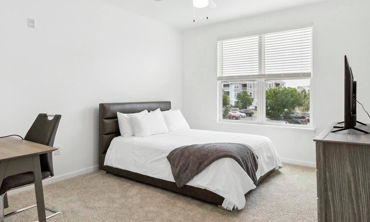 Eden Apartment | Landing | Amazing 1BD, Clubhouse, Pool