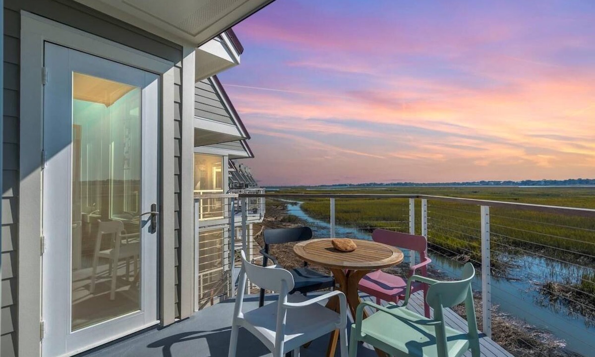Folly Beach Condo | Little Oak Love | 5 Minutes to Folly | Marsh View