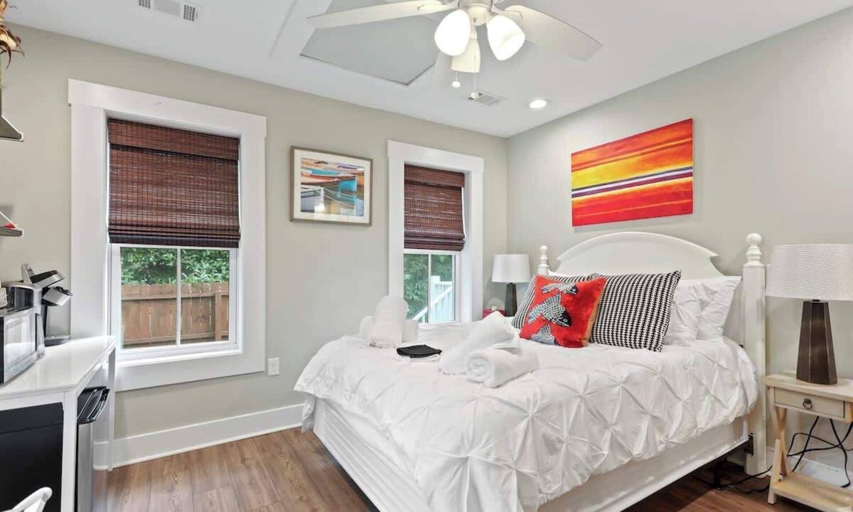 Isle of Hope Historic District House | Lovely Isle of Hope Coastal Studio near Wormsloe