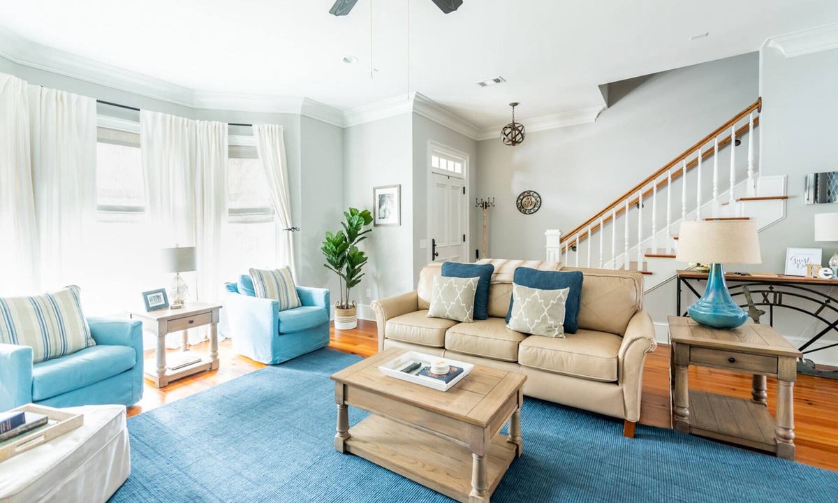 Historic Downtown Savannah House | Luxurious Townhome Near Park with Private Parking by Lucky Savannah