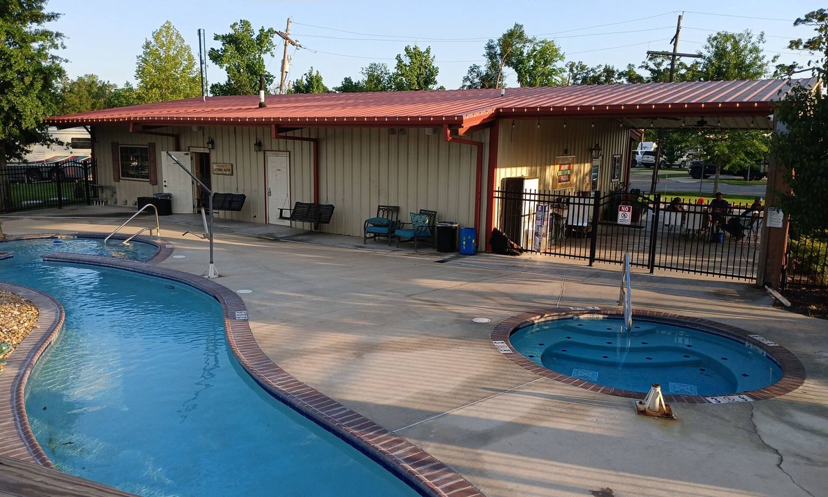Lake Charles RV Rental | Luxury RV resort with all of Lake Charles must see attractions within 15 miles.