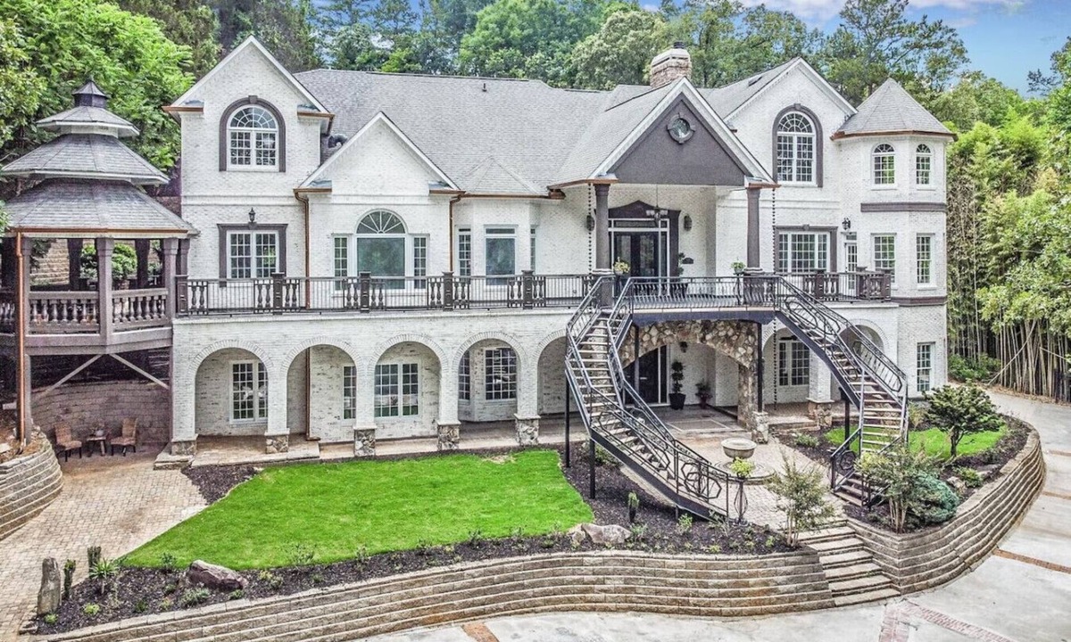 Dahlonega Villa | Maison Paradis - River Front - Two Kitchens