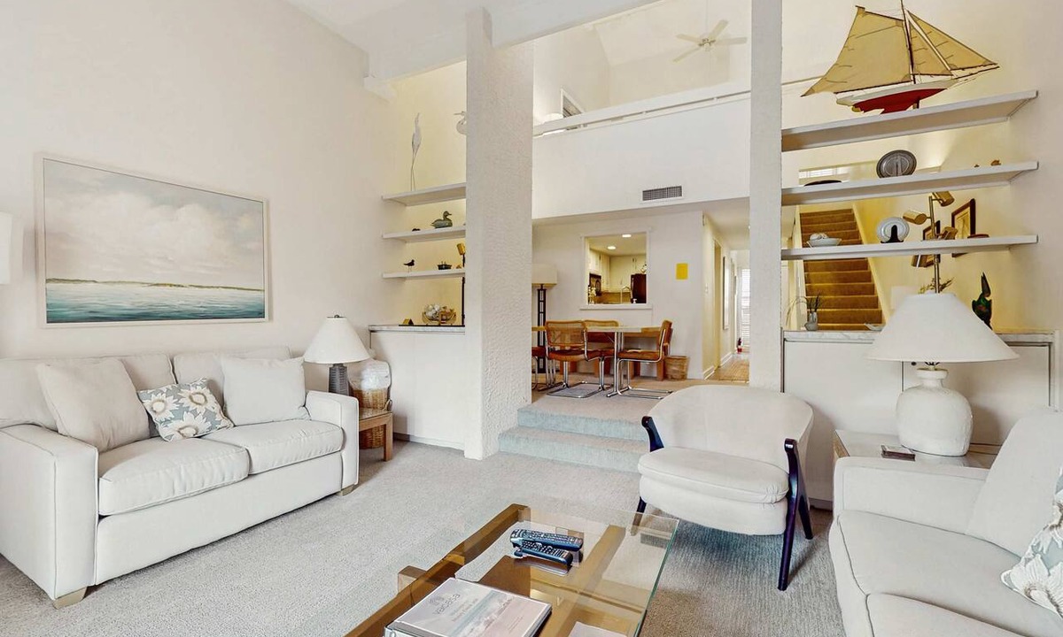 Sea Pines Condo | Marsh view Harbour Town condo with shared pool, close to shops & restaurants