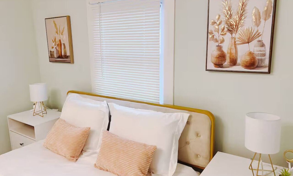 Midtown House | New 2BR 10 mins to DT Backyard Pets Friendly
