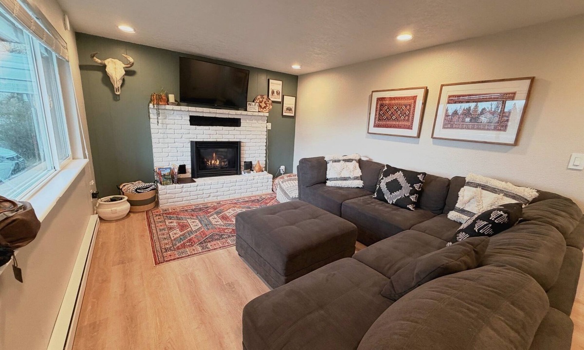 Hatch House | New Listing Special! Your National Parks Base Camp, Remodeled 3 Bed home.