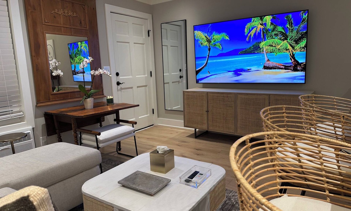 Sullivan's Island Condo | Newly renovated. 1 King bedroom condo, 2 blocks from Sullivan's Island beach.